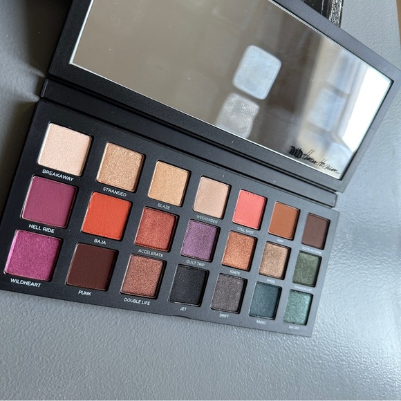 Urban Decay Born to Run Palette * New - Picture 4 of 5